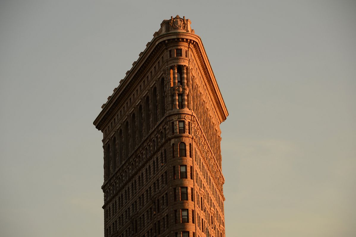 02-12 The Flatiron Building Close Up Just Before Sunset New York Madison Square Park